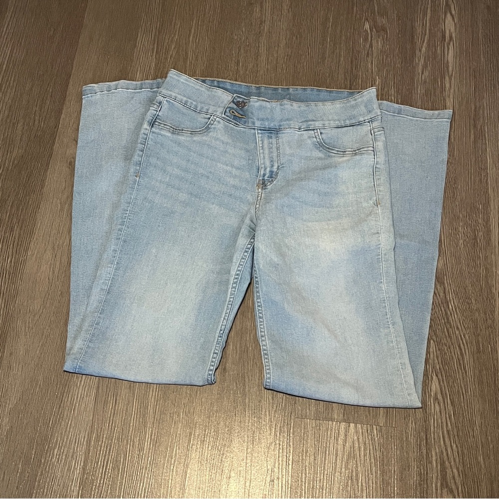 Low waisted straight jeans size 12